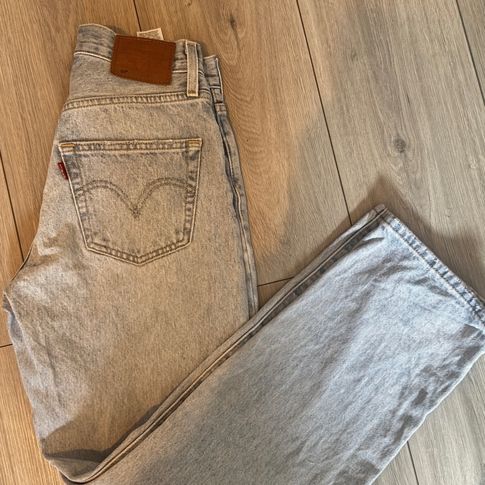 Levi's Light Blue Straight Leg 501 Jeans - Picture 6 of 7